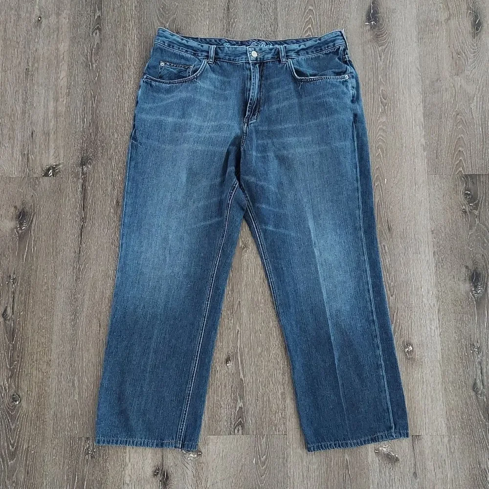 Tommy Bahama Men's Classic Fit Straight Leg Medium Wash Jeans Size 42/30